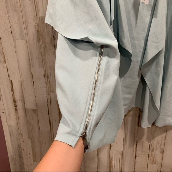 NWT Chicos Faux-Suede Light Blue Zip Detail Short Sleeve Open Jacket - Picture 4 of 7